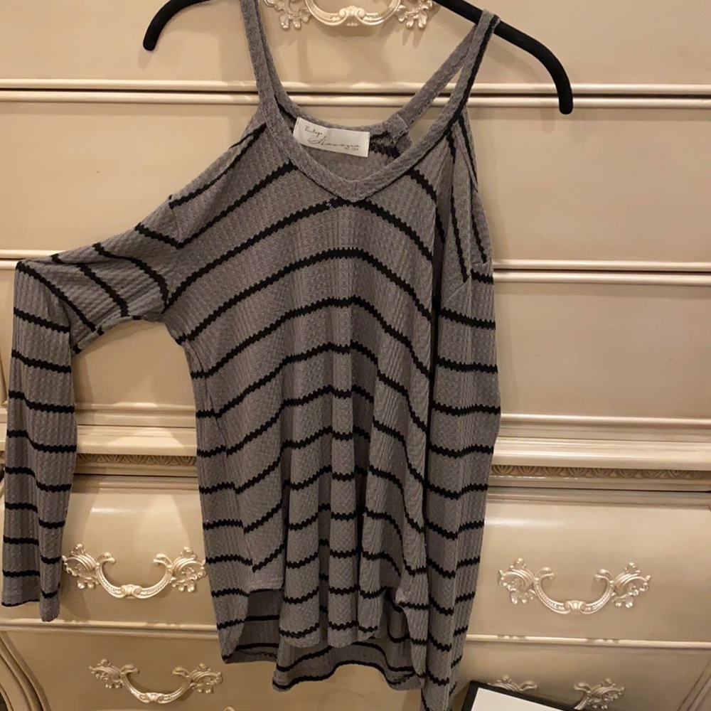 Vintage Havana, cold shoulder long sleeve